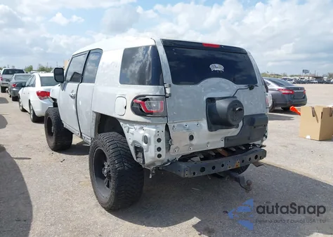 2008 Toyota Fj Cruiser z USA, uszkodzony, nr VIN JTEBU11F18K011509